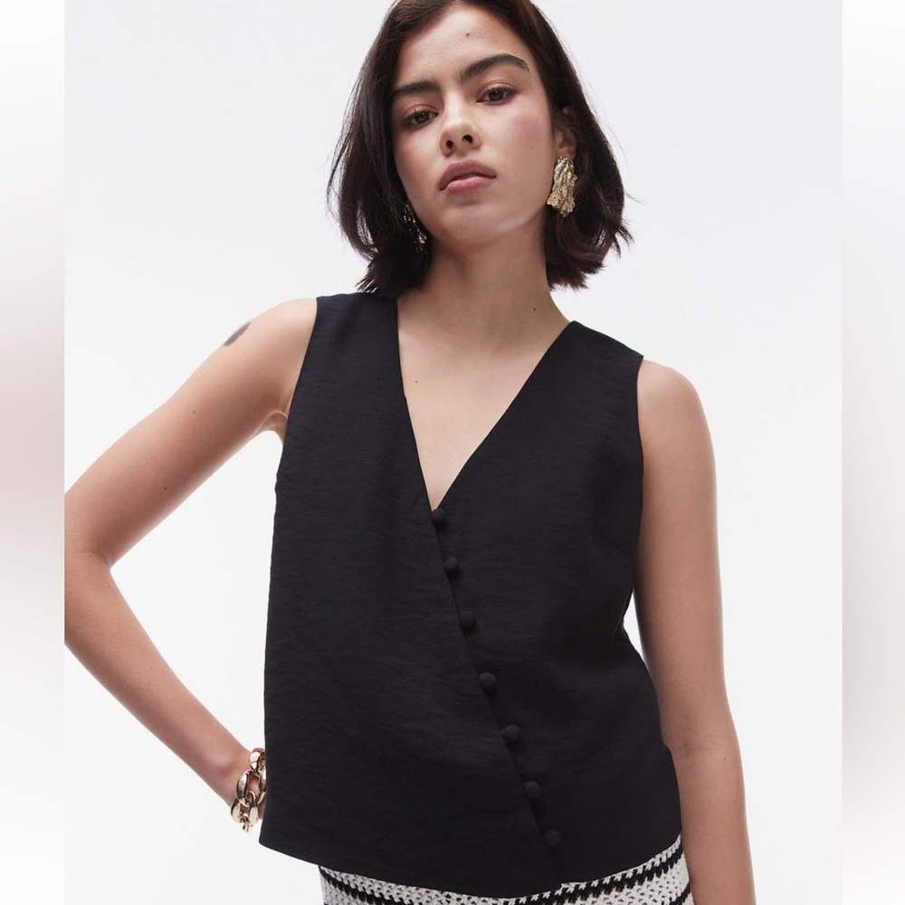 NWOT Topshop Asymmetrical Button Front Top